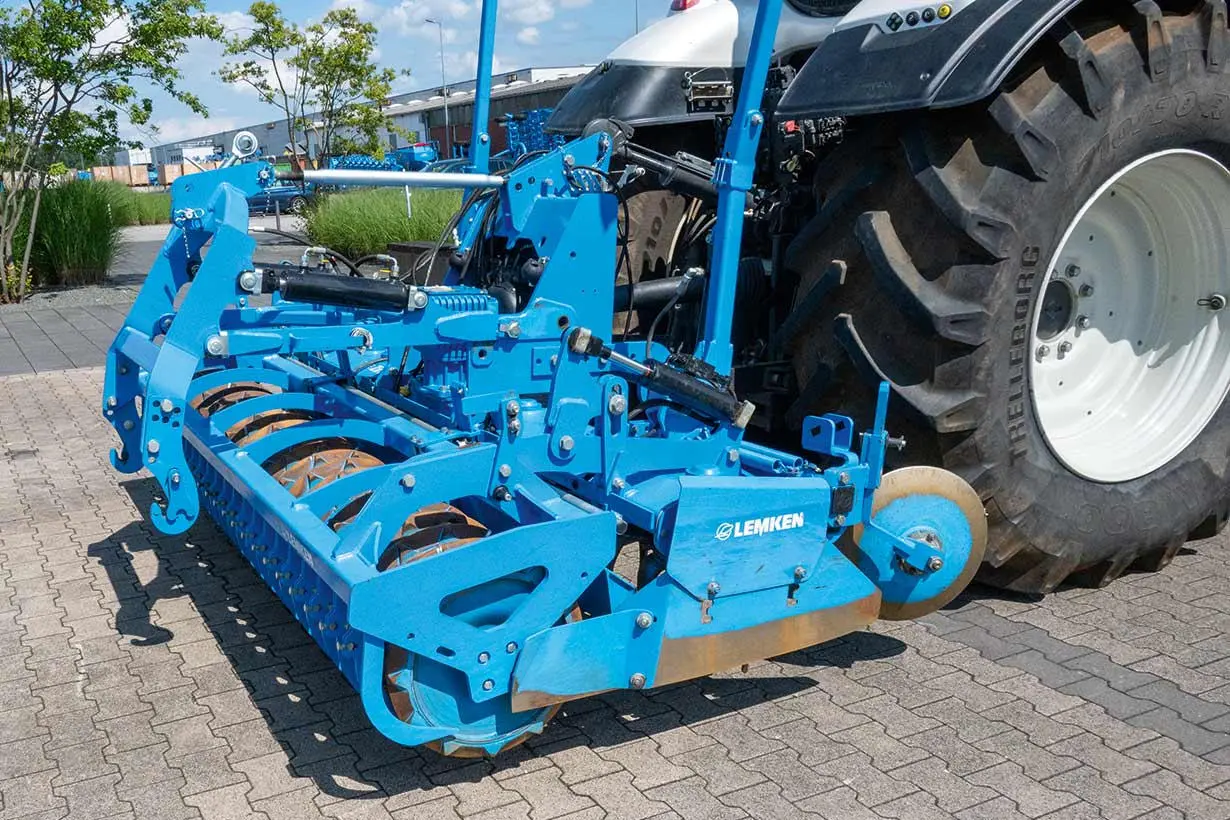<p><strong>Zirkon EMR: готовий до щоденної експлуатації</strong></p><p>У моделі Zirkon EMR у базовій комплектації використовується <strong>міцний та економічний редуктор зі змінним передавальним числом</strong>, в якому бажана частота обертання ротора досягається шляхом заміни зачеплення шестерень.</p>